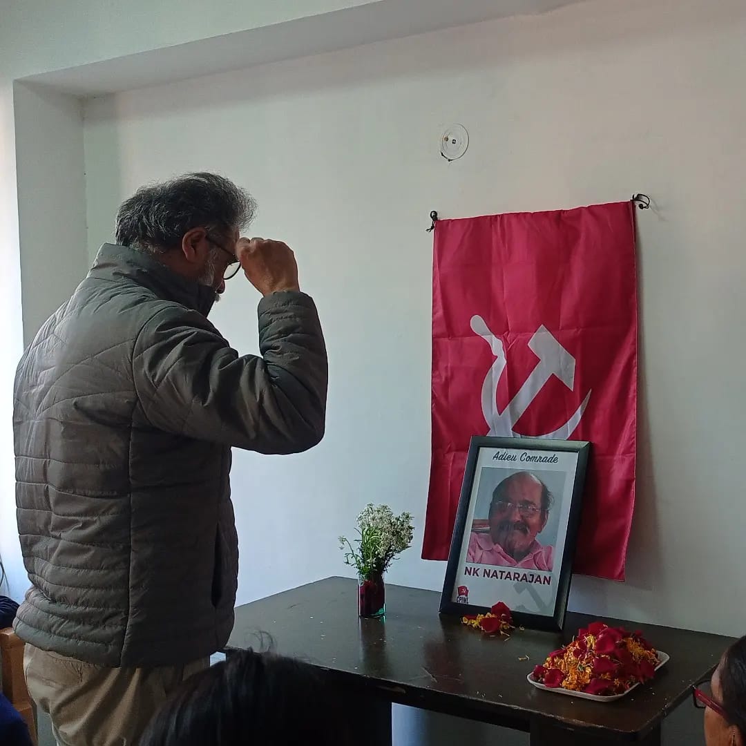 தோழர் என் கே வுக்கு பொதுச் செயலாளர் திபங்கர் வீர வணக்கம்! 